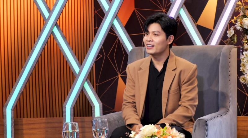 Nam nhạc sĩ suốt ngày bị hiểu lầm là ‘cụ’, nay viral với sáng tác về đất nước đầy tự hào