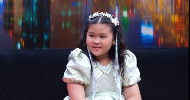 Con gái 9 tuổi của mẹ đơn thân bật khóc vì xa mẹ suốt 7 năm đầu đời