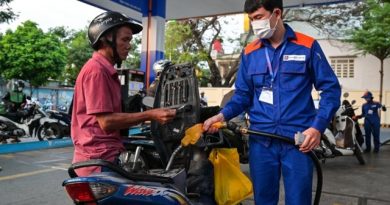 Giá xăng dầu điều chỉnh từ 15h hôm nay, dầu diesel giảm còn hơn 27.000 đồng/lít