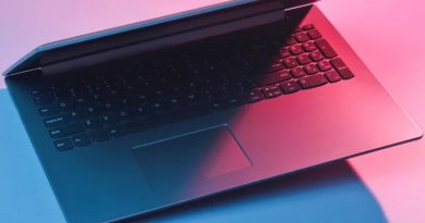Bí mật đằng sau thiết kế touchpad lệch trái của một số laptop